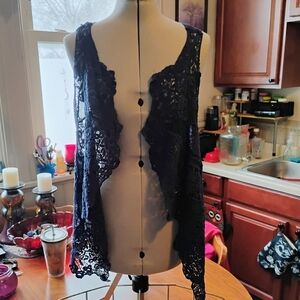 Lace Sleeveless Vest in Navy